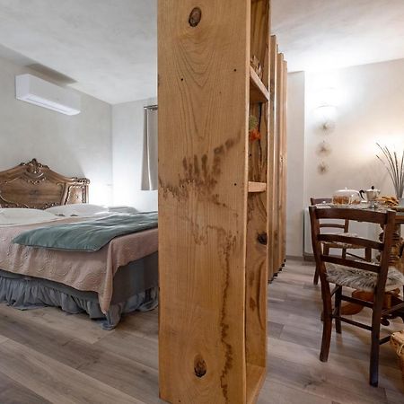 La Terrazza Naturas Con Romantica Mini Piscina Calda Sui Tetti Rossana Luaran gambar