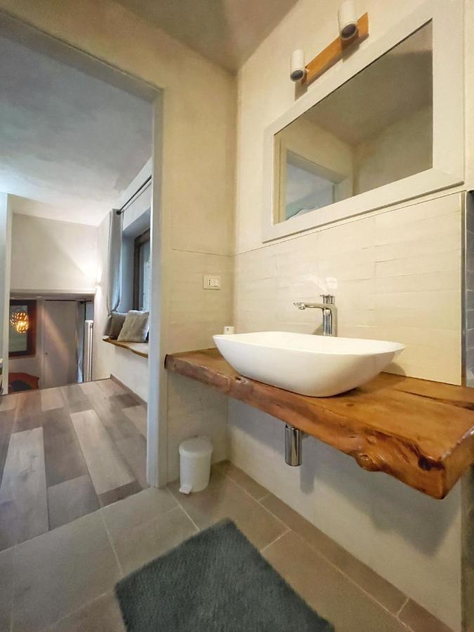La Terrazza Naturas Con Romantica Mini Piscina Calda Sui Tetti Rossana Luaran gambar